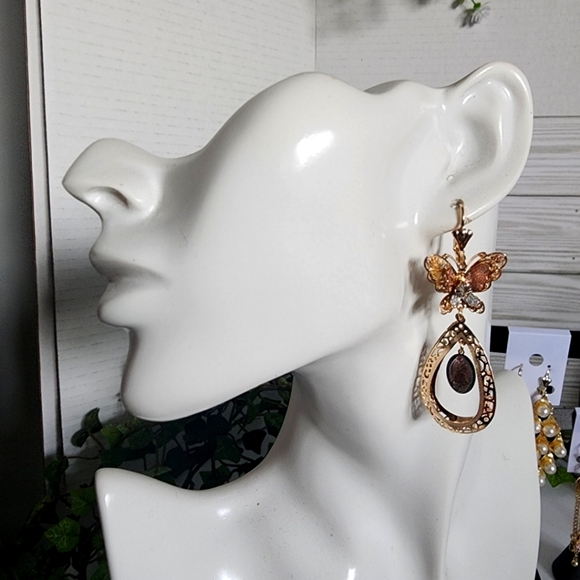 Tricolor Gold Drop Filigree Earrings  Butterfly with Virgin Mary - Picture 9 of 10